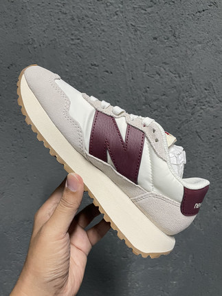 New Balance NB 237系列V1 复古低帮跑步鞋浅灰红色男女款MS237SB