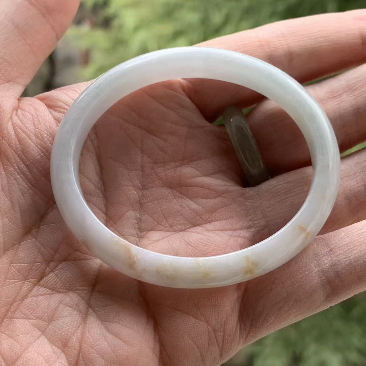 缅甸A货翡翠手镯白色淡蓝贵妃54