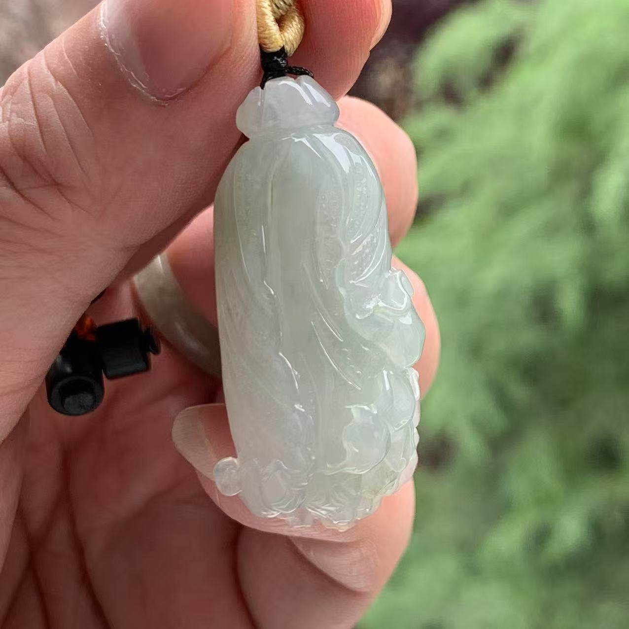 缅甸A货翡翠吊坠淡蓝色冰胶白菜