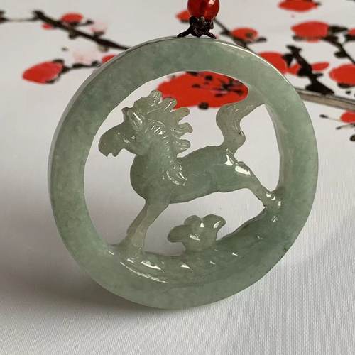缅甸翡翠吊坠马上有钱马牌挂件