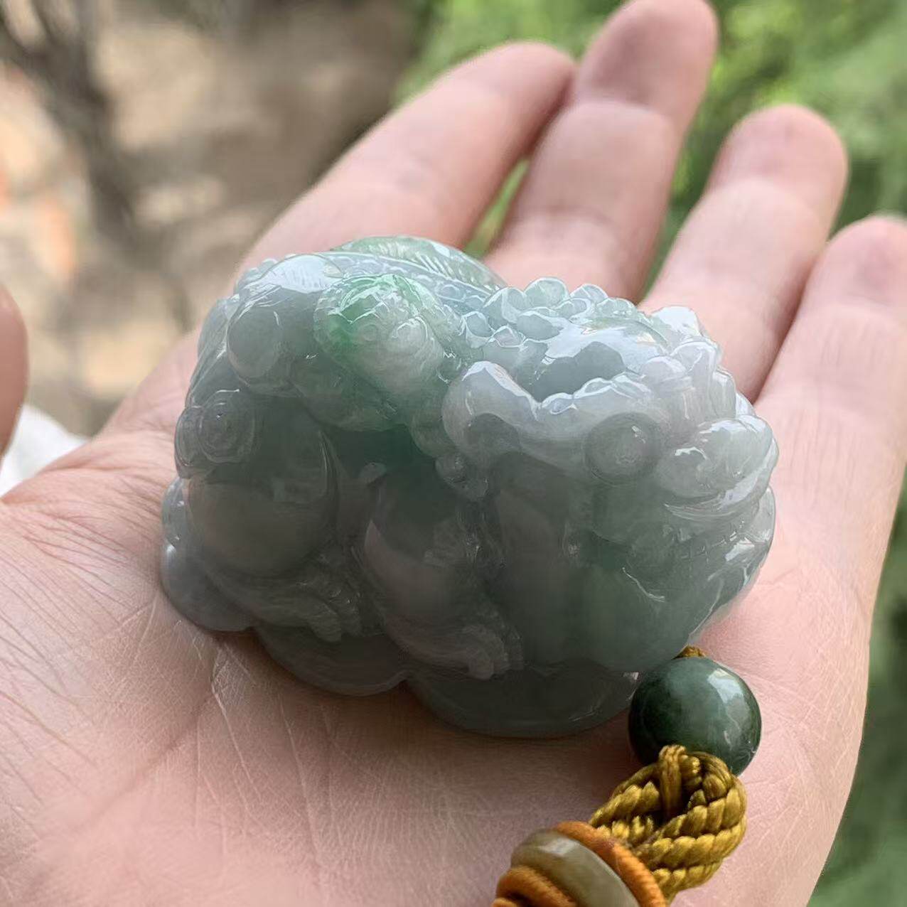 缅甸天然A货翡翠摆件手把件糯冰果绿色阳绿貔貅茶宠手把一物一证