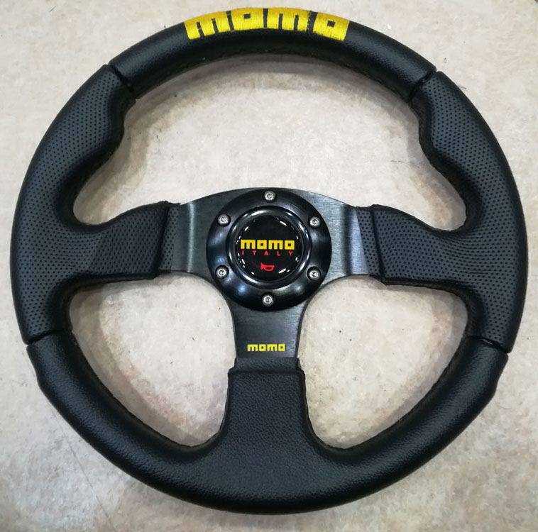 赛车方向盘汽车改装pvc通用小13寸皮方向盘多孔皮散气平面方向盘