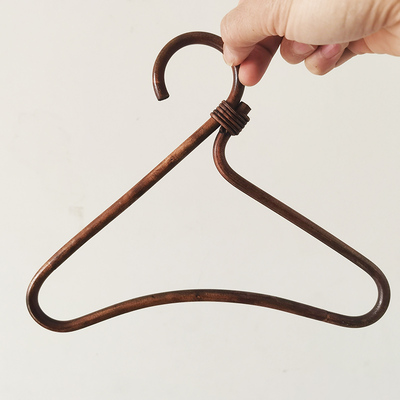 藤编服装店直播间儿童衣架