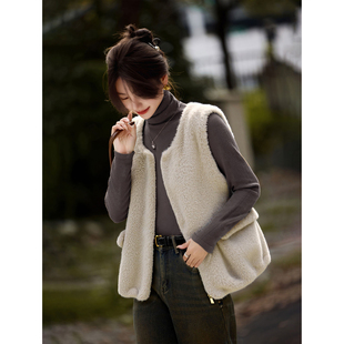 苏醒的乐园圆领仿皮草马甲2025年冬季新款无袖毛坎肩外套上衣女