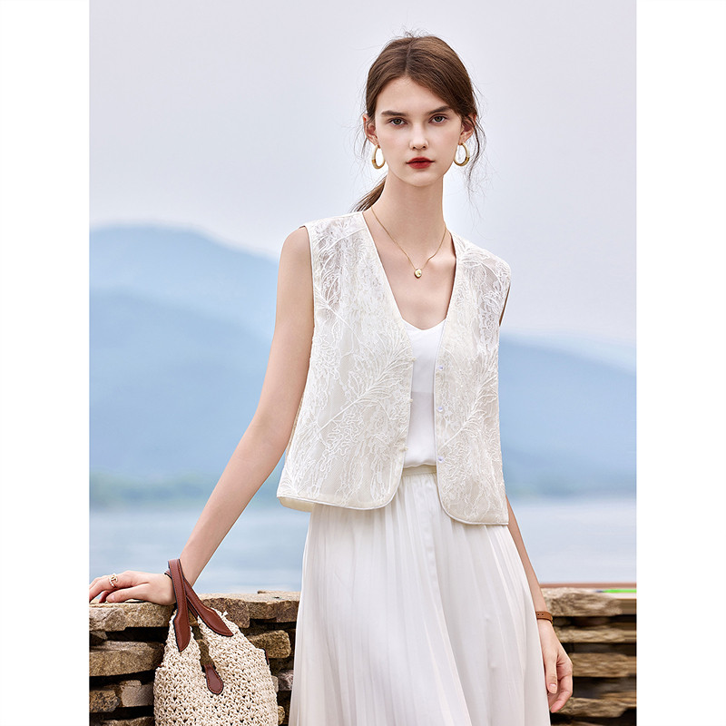 2026年春季新款透视薄刺绣新中式国风无袖气质马甲背心女时髦洋气