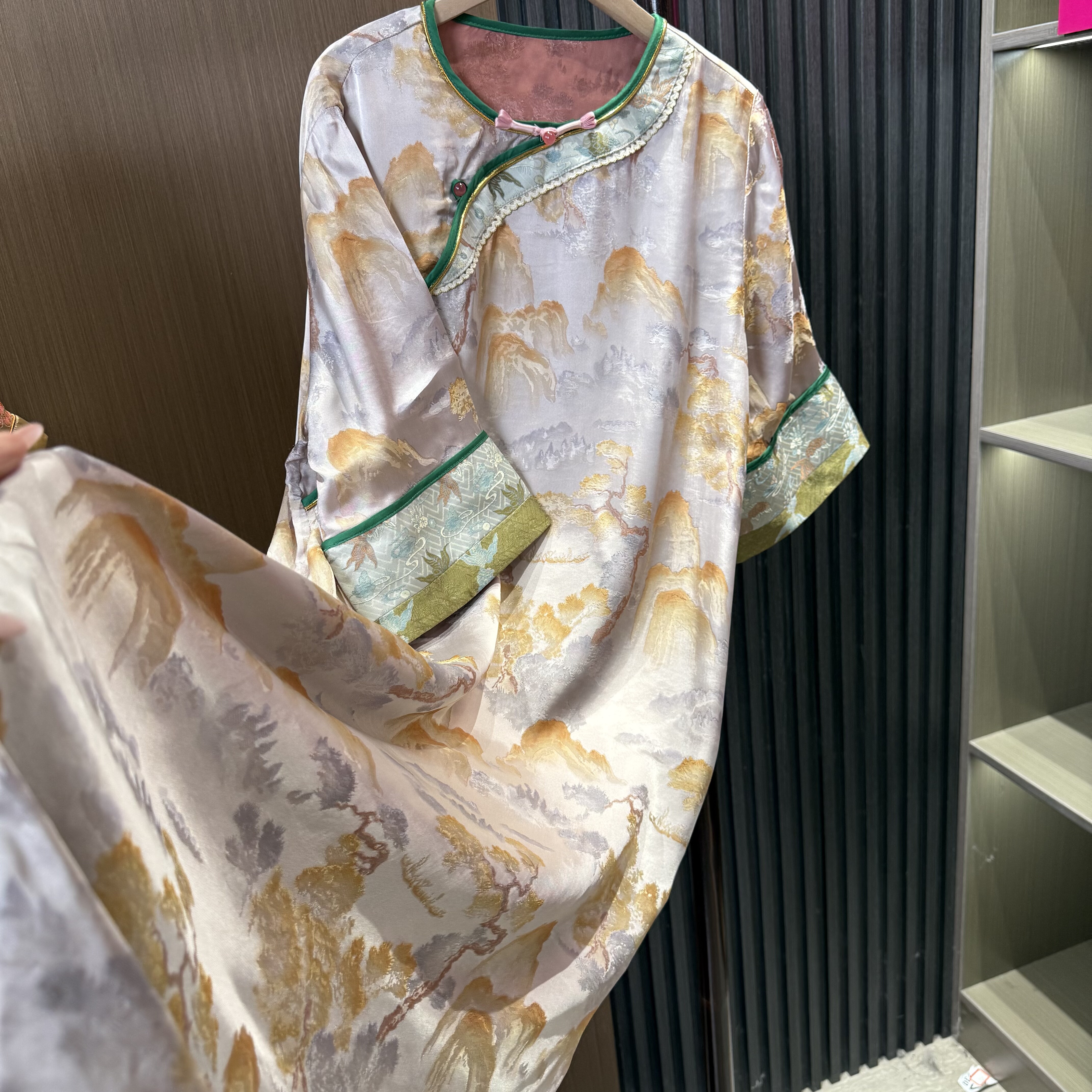 新中式连衣裙秋2025新款设计感国风复古提花裙重工刺绣改良旗袍裙