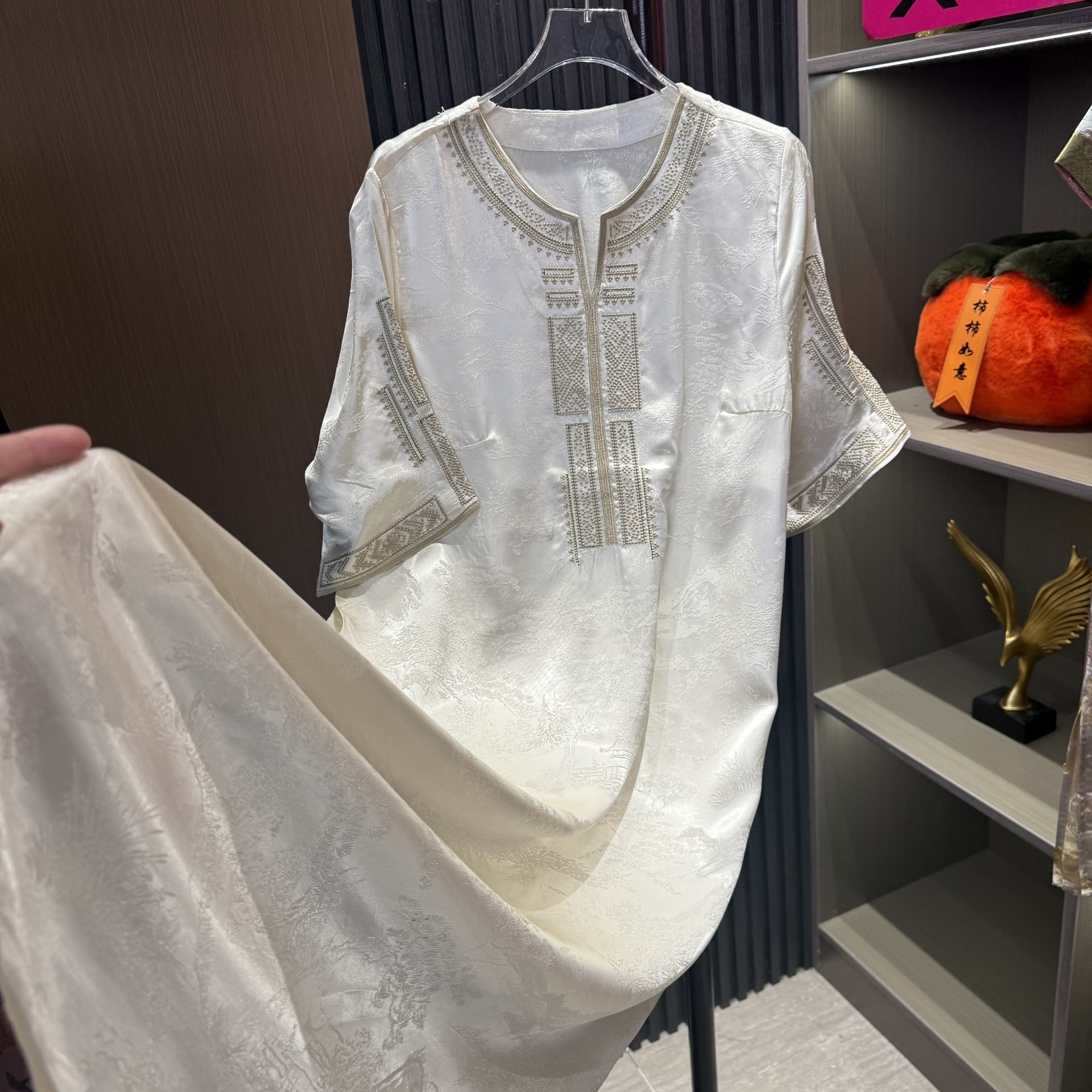 【绣影】复古刺绣V领长款连衣裙女夏季新款