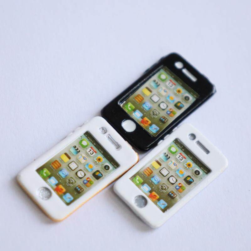 Tiny iPhone Prop for Dollhouse Stories & Blythe Scenes - Product image 3