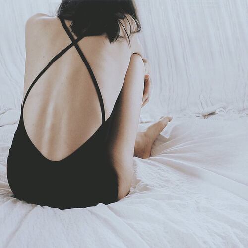 ai露背少女连体露背吊带
