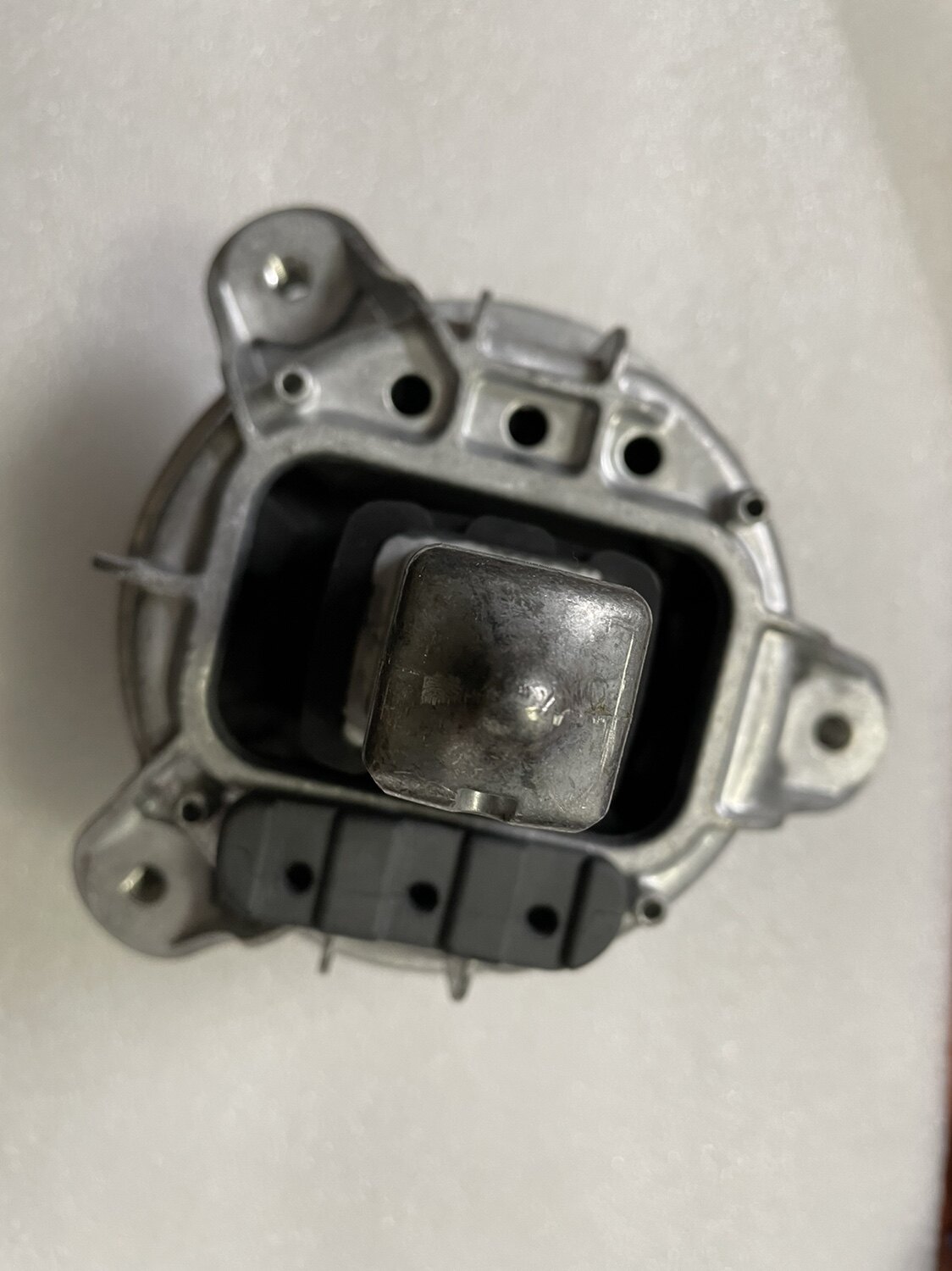 适用于宝马F18 520 525 523 530 730 740 X5 X6 发动机脚胶支架垫
