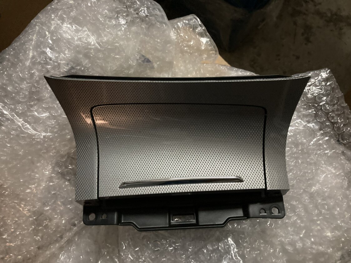 适配荣威ERX5 RX5仪表台烟灰缸 中控台前储物盒点烟器USB接口上盖