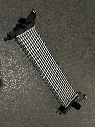 适配大通D60 D90 V80 G10 G20 中冷器