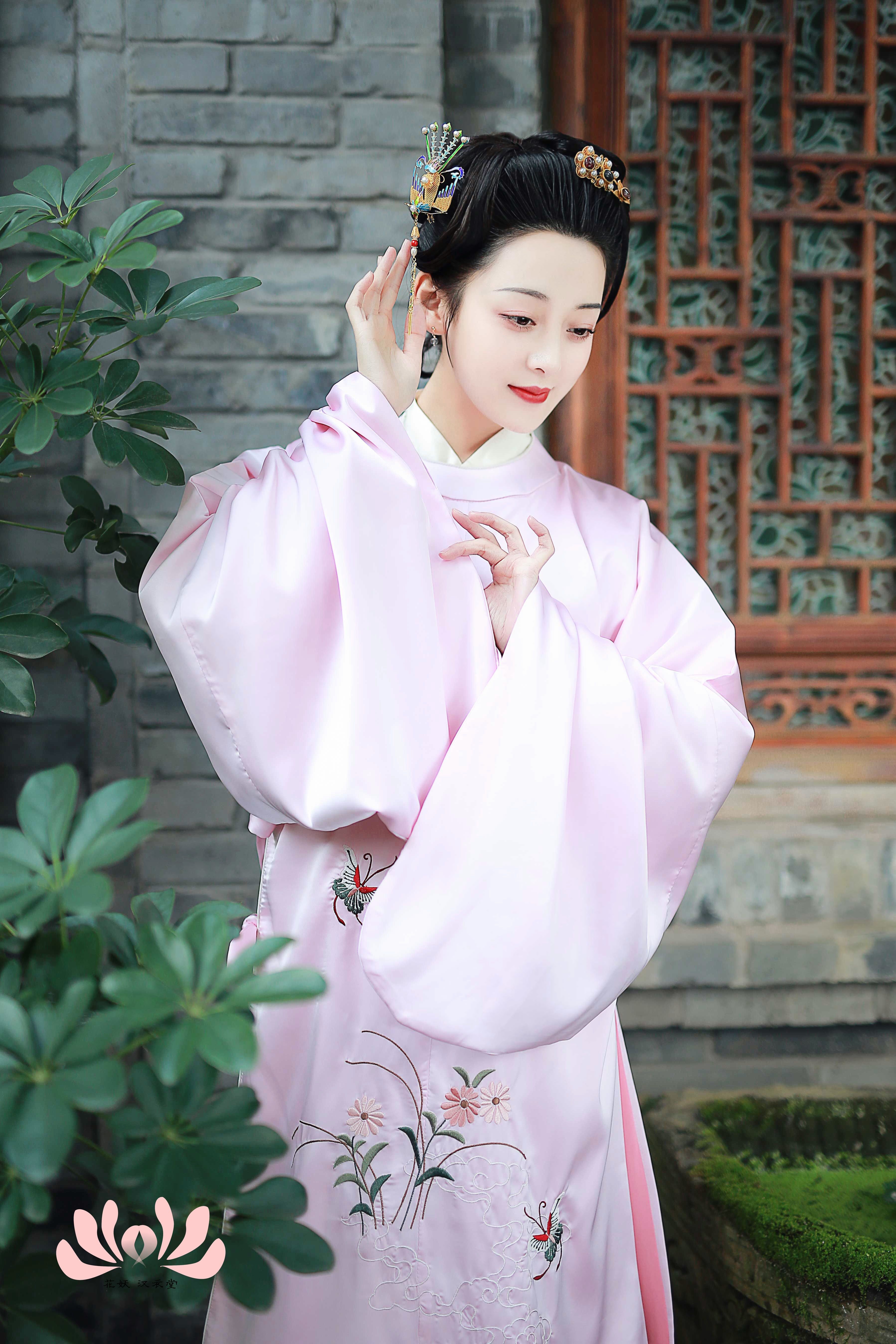 花妖汉衣堂 2017款 明圆领长袄  碟双飞