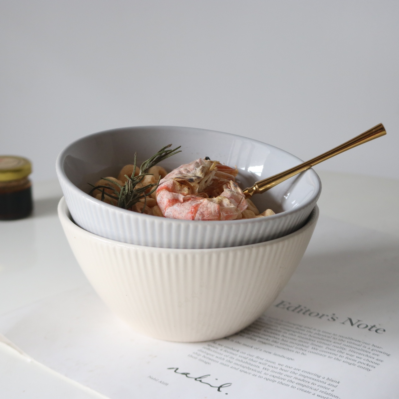 简约北欧ins纯色浮雕竖条4.5寸日式陶瓷家用米饭碗料理碗吃饭碗
