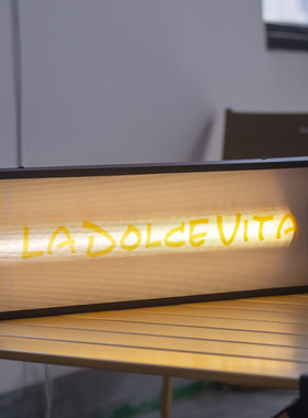 波浪纹灯箱定制网红亚克力发光灯管灯箱清吧氛围移动充电便携灯牌