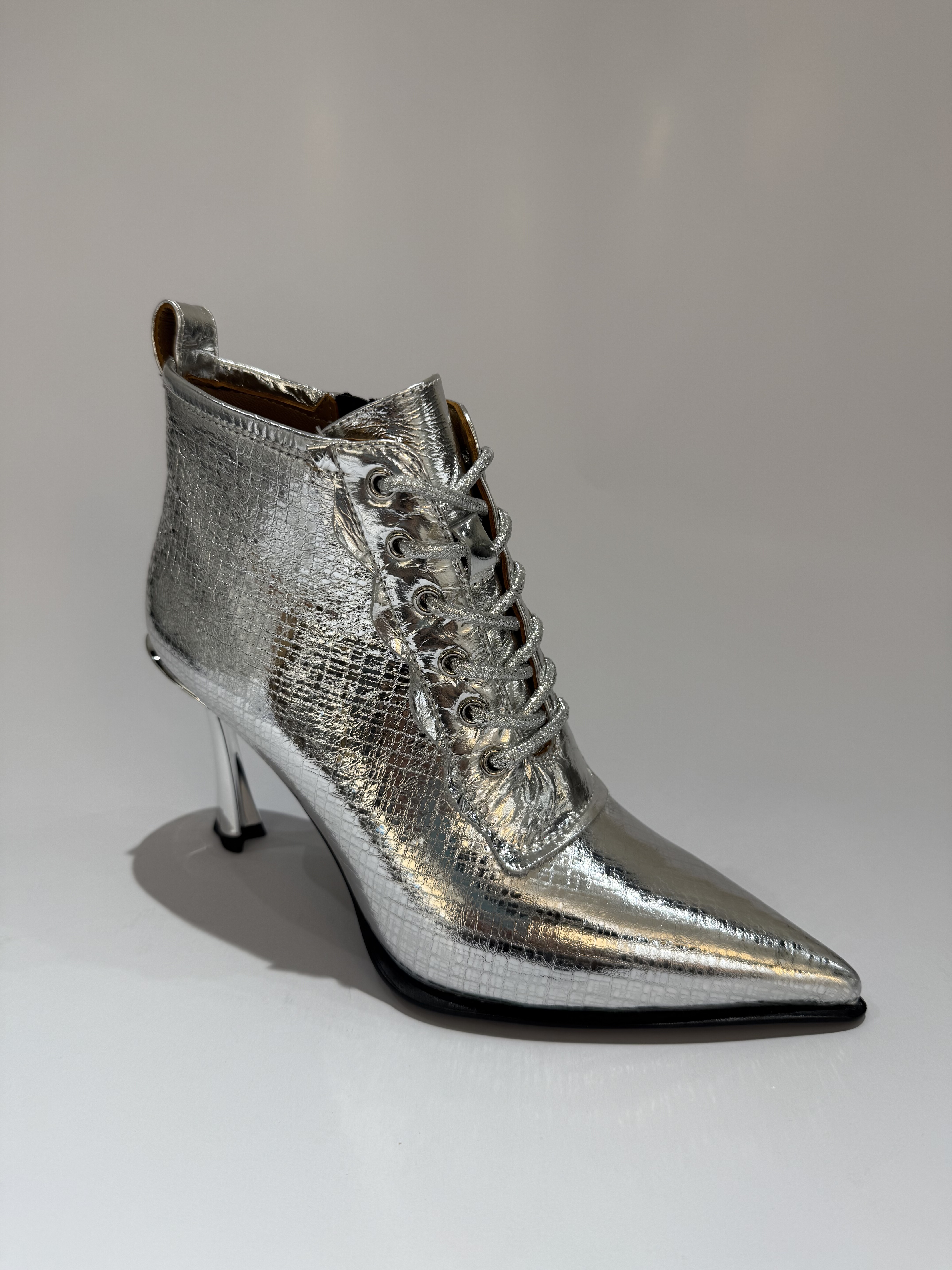 设计师银色尖头短靴女2025冬季新款真皮细高跟靴子绑带鞋拉链女鞋