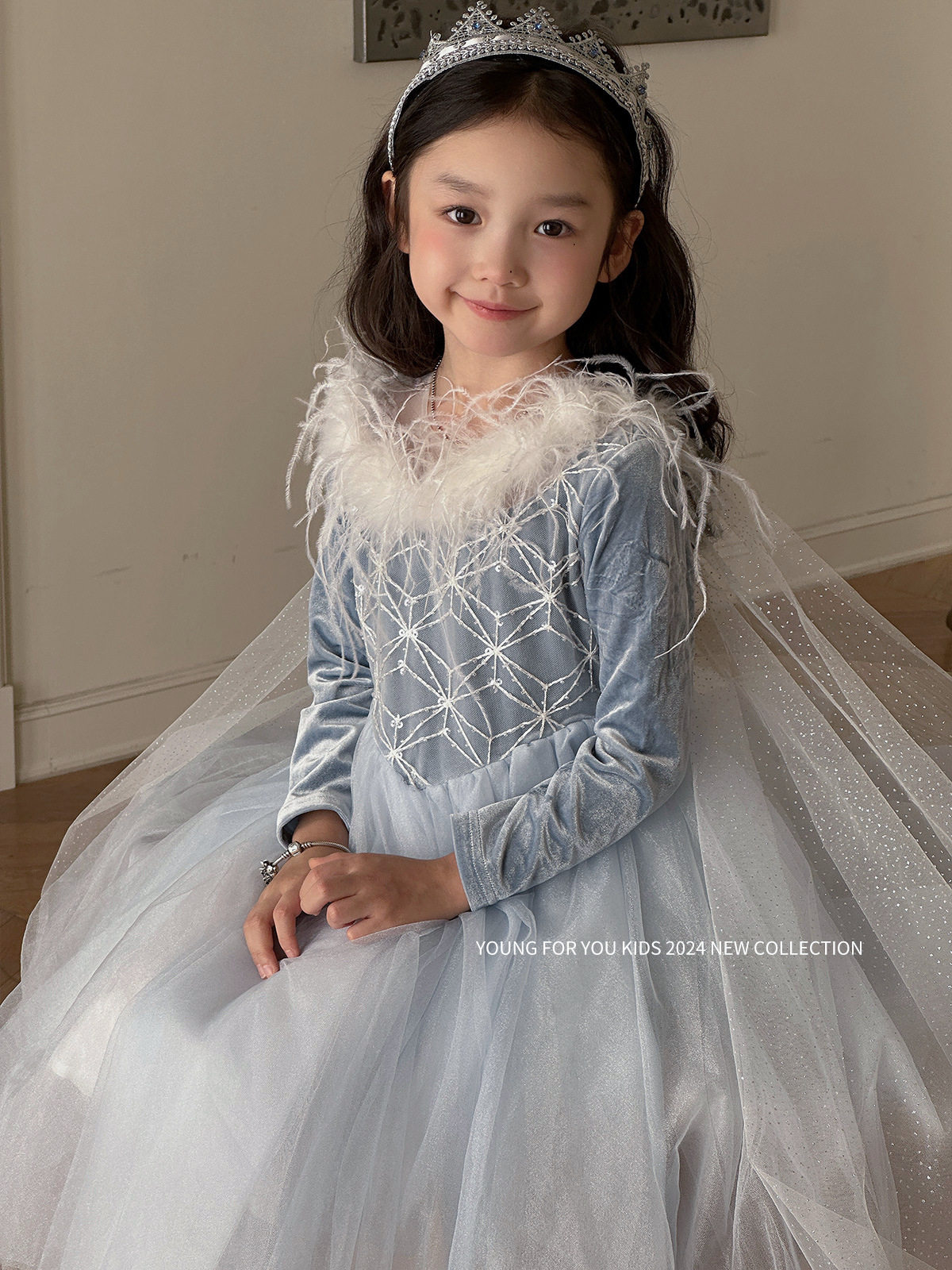 女童艾莎冰雪公主裙丝绒长袖羽毛仙气宝宝浅蓝色连衣裙长裙披肩