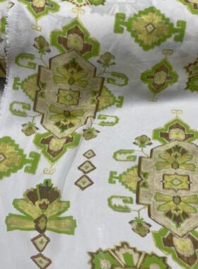白色底复古花纹印花薄款纯棉布料垂感柔软民族风连衣裙子服装面料