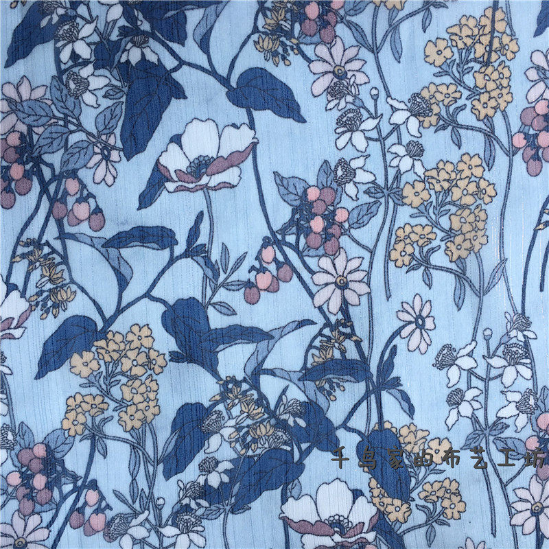 夏季新品天蓝色亮丝雪纺碎花布料小清新印花裙布料连衣裙服装面料