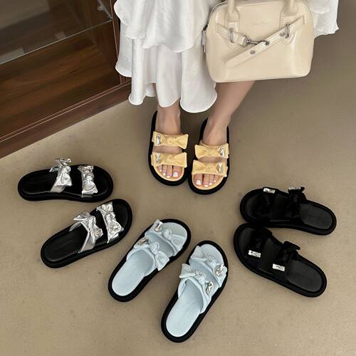 法式一字凉拖鞋女夏外穿2026新款蝴蝶结水钻绝美厚底增高沙滩拖鞋