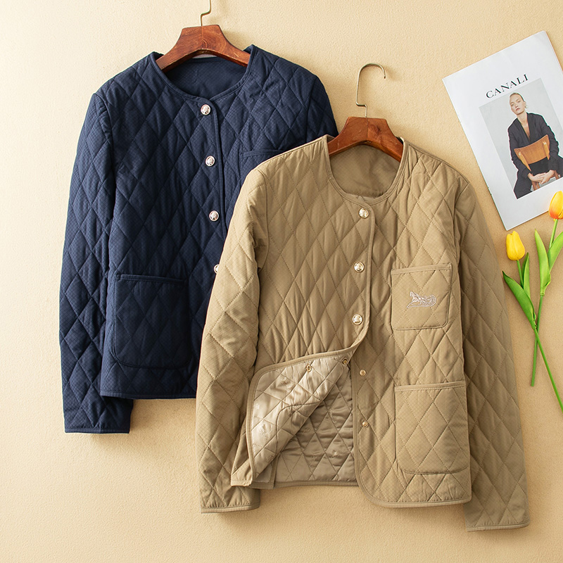 马车标复古圆领桑蚕丝棉服