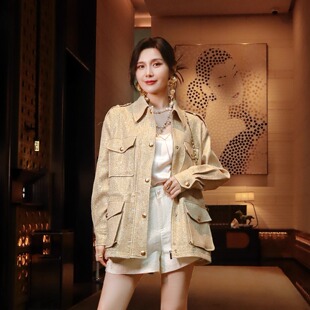 轻奢卡其金设计感时髦重工金丝亮片宽松抽绳收腰百搭工装风衣外套