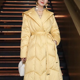 轻奢奶黄色90白鸭绒系带收腰宽松韩系气质大翻领长款羽绒服外套女