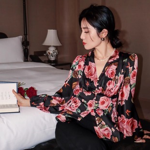 复古优雅法式玫瑰印花V领轻奢港风气质显瘦灯笼袖短款衬衫上衣女