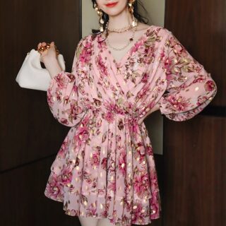 名媛轻奢度假高级感烫金印花雪纺收腰显瘦V领设计感精致连衣裙女