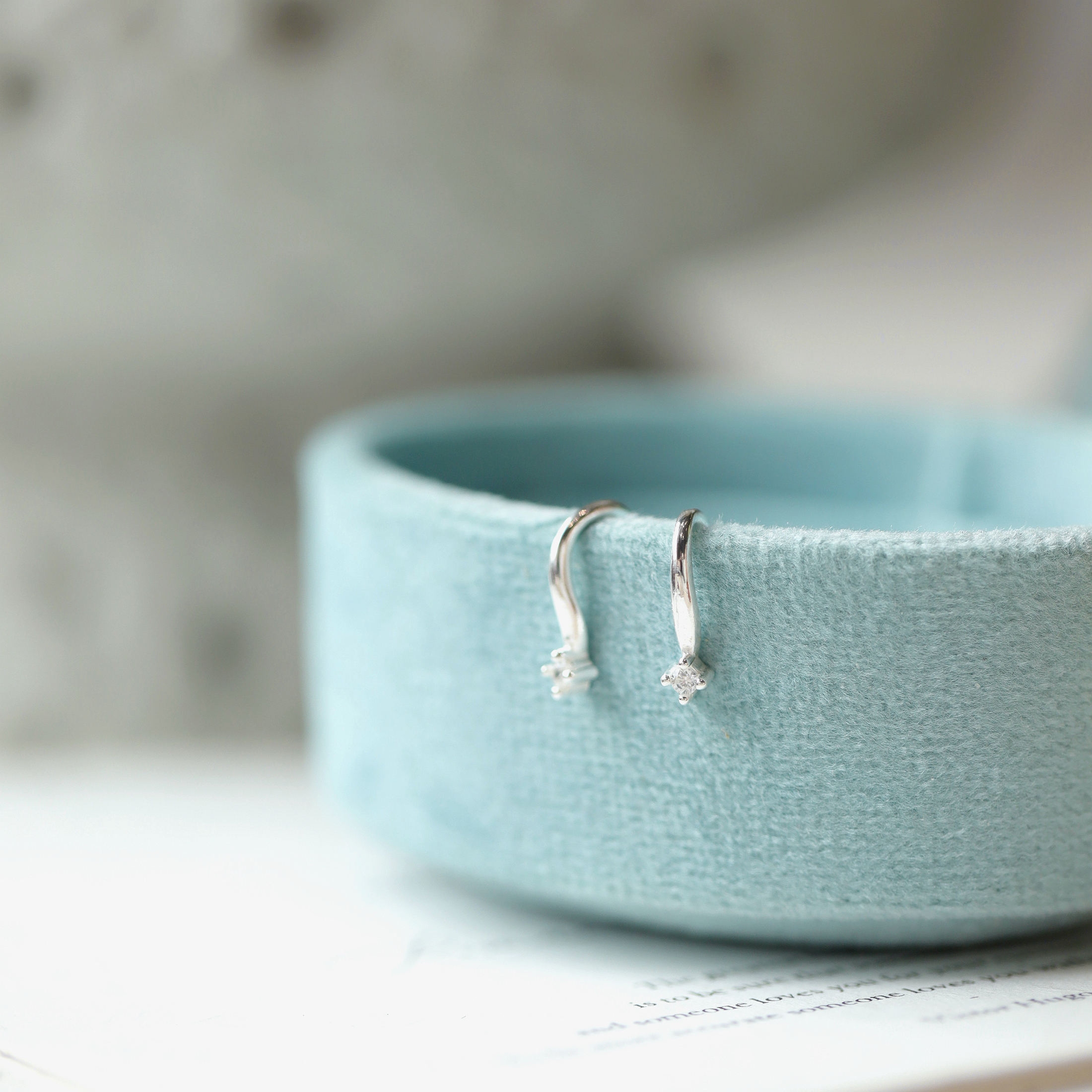 s999纯银闪亮水滴耳钩女简约气质