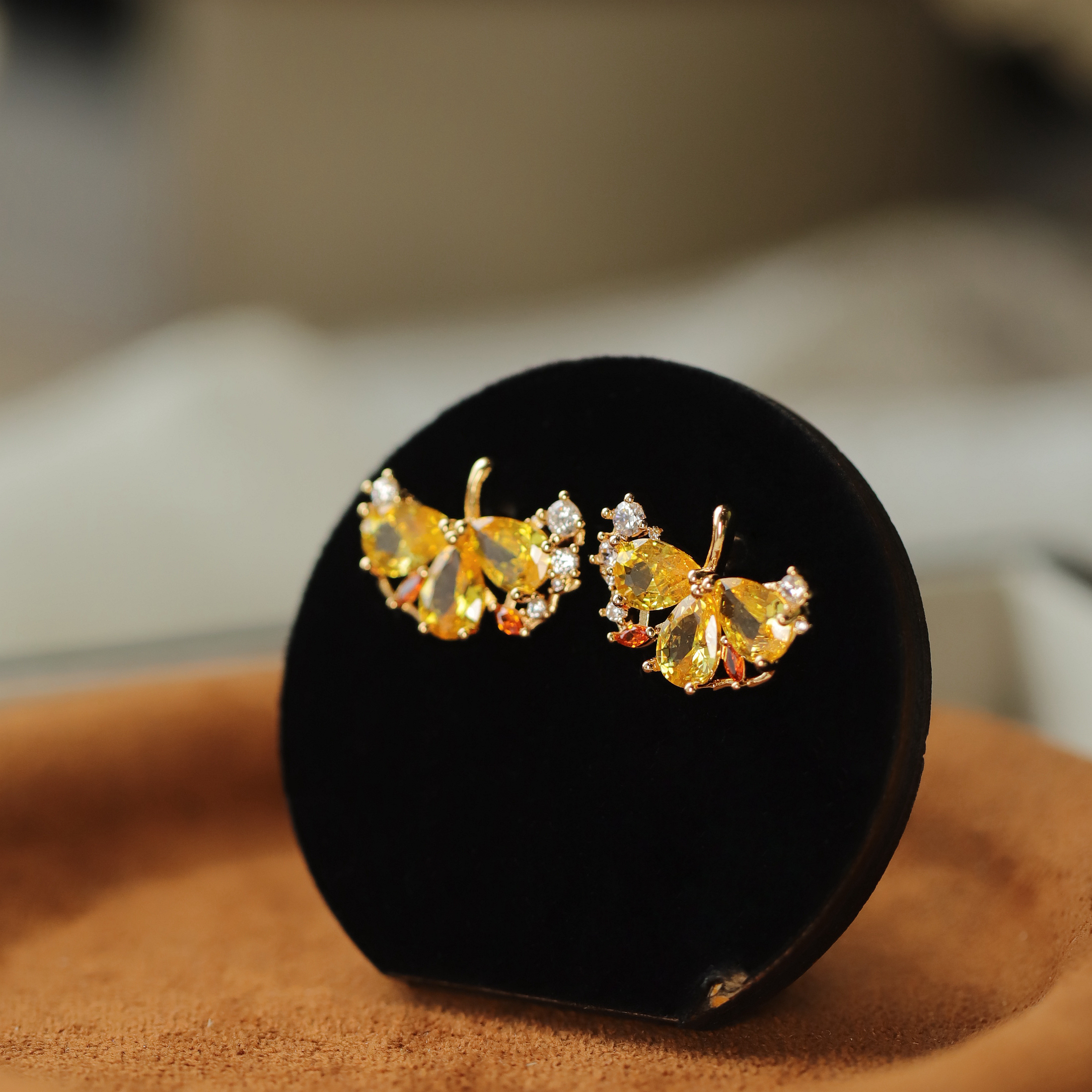 满钻银杏叶耳钉少女时尚通勤耳饰