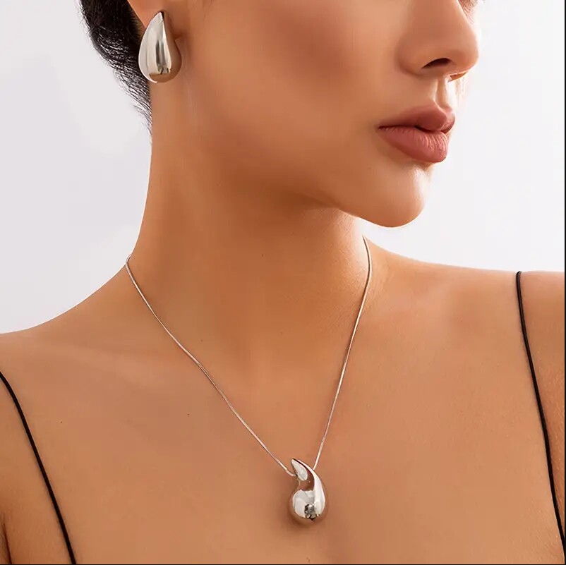 유럽과 미국의 국경 보석 간단한 물방울 목걸이 펜던트 귀걸이 세트 여성을위한 다목적 뱀 뼈 체인 쇄골 목걸이