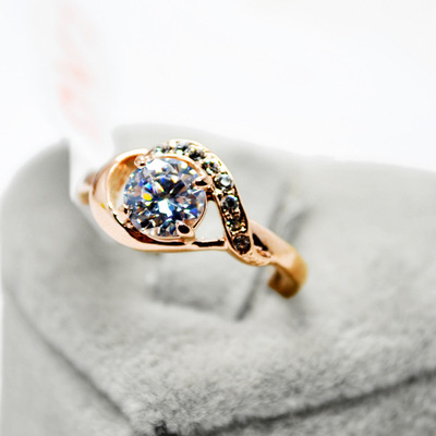 合金饰品气质款百搭钻戒