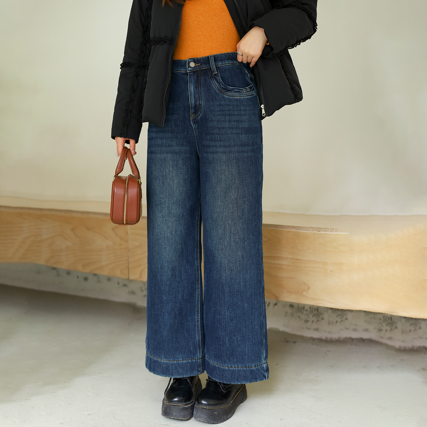 大码百分百女装微胖mm冬季加绒保暖百搭蓝色微弯刀牛仔裤