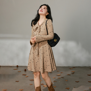 大码百分百女装微胖mm冬季长短款V领系带蝴蝶结波点连衣裙