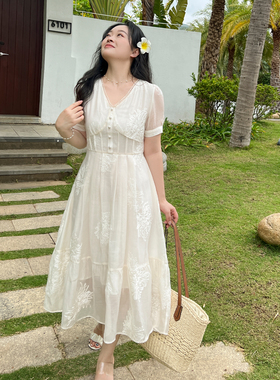 大码百分百女装微胖mm巨显瘦高级感长款刺绣天丝收腰连衣裙