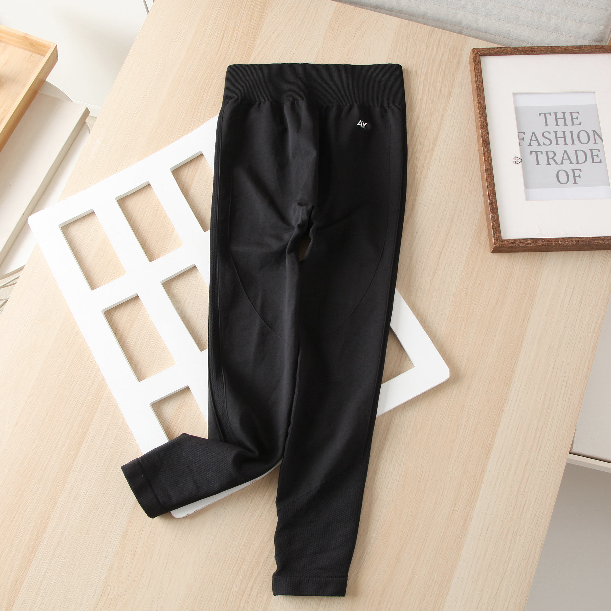 黑色加宽松紧中腰显瘦八分打底裤