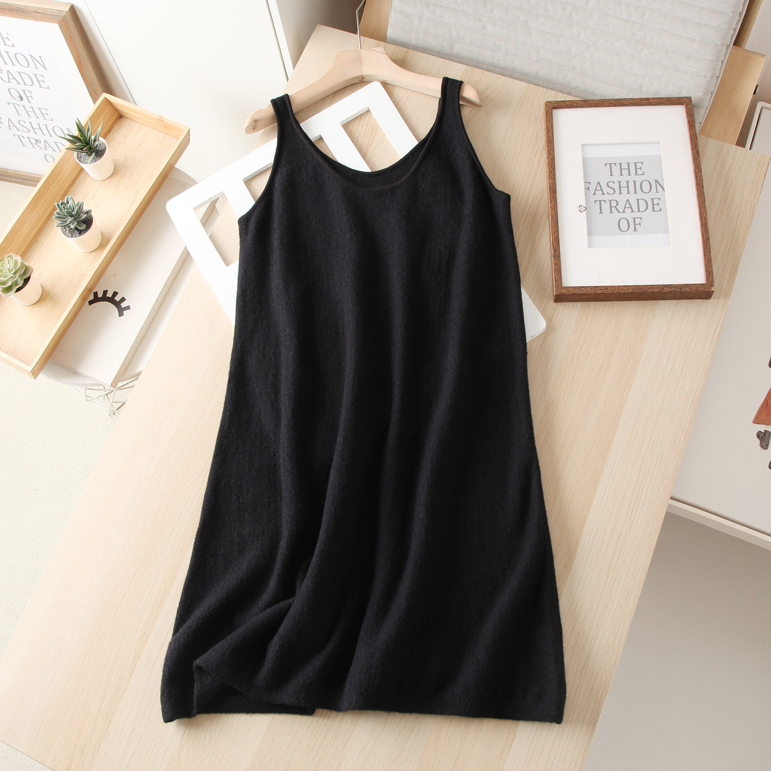 法式U领针织连衣裙a字短裙女秋