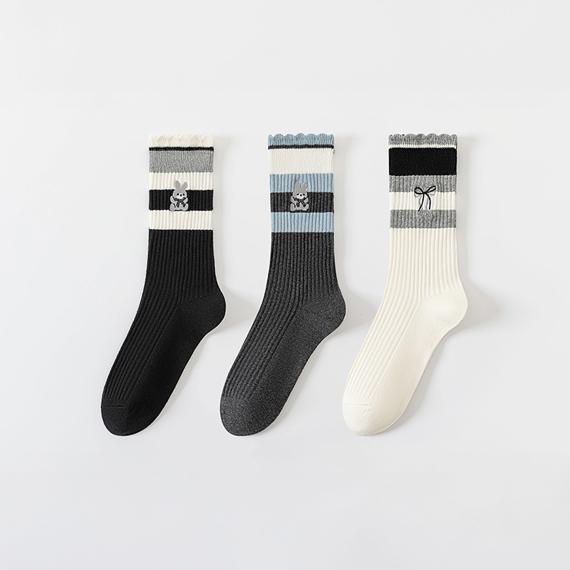 刺绣卡通百搭纯棉中筒袜子