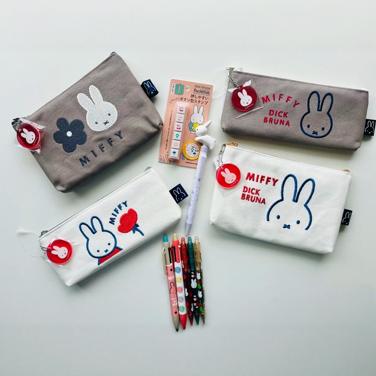 包邮卡通兔可爱花朵帆布收纳笔袋精致刺绣大容量高颜值手拿口红