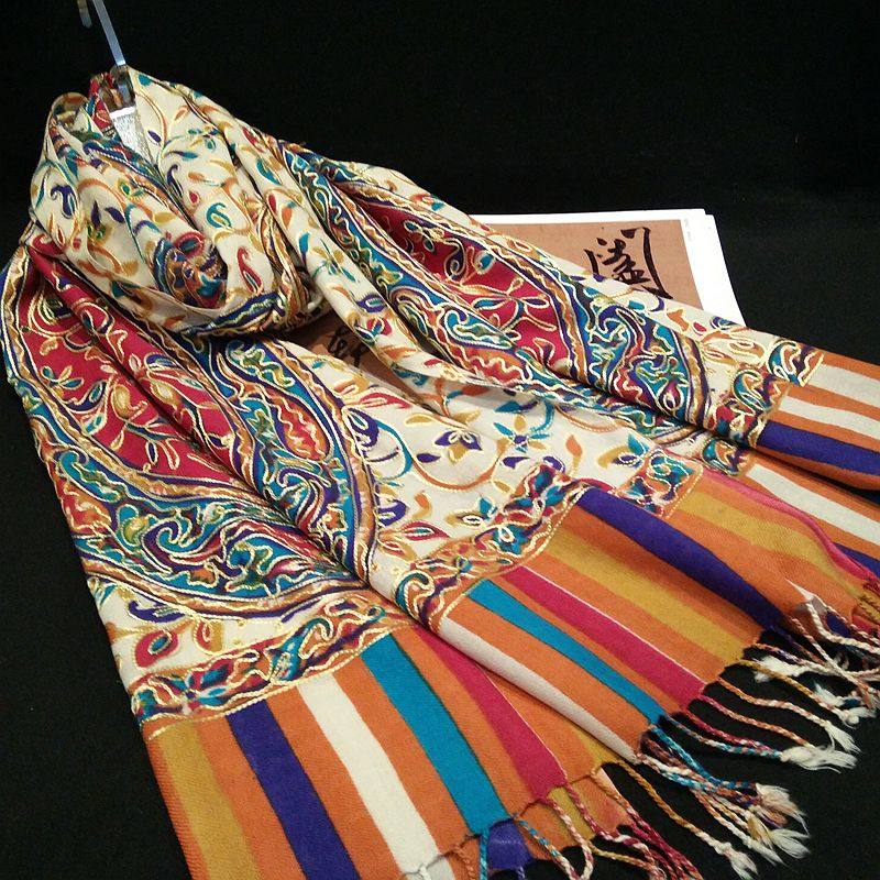 高档刺绣纯羊毛围巾两用披肩女秋冬保暖新疆尼泊尔旅游防晒民族风