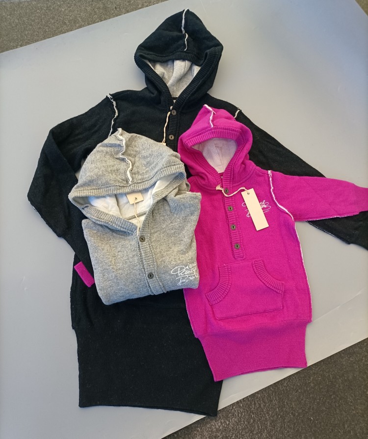 意大利童装男女童长款连帽纯棉内里灰色黑色玫红色羊毛衫毛衣
