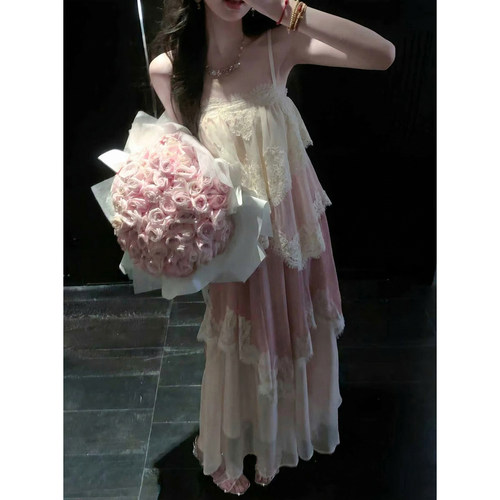 Sun雅乔【恋恋不忘】蕾丝拼接渐变A字大摆吊带连衣裙