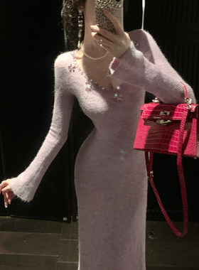 Sun雅乔 秋冬重工V领钉钻紫色羊毛针织修身软糯长袖连衣裙