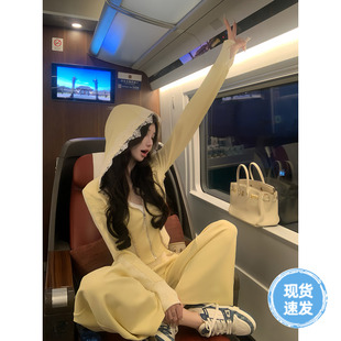 連帽空氣棉蕾絲運(yùn)動(dòng)時(shí)尚 雅喬 早春修身 休閑兩件套裝 慵懶滿分
