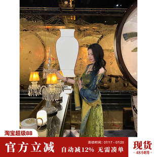 Sun雅乔【远山如黛】秋冬新款气质绿色褶皱人丝吊带连衣裙长裙