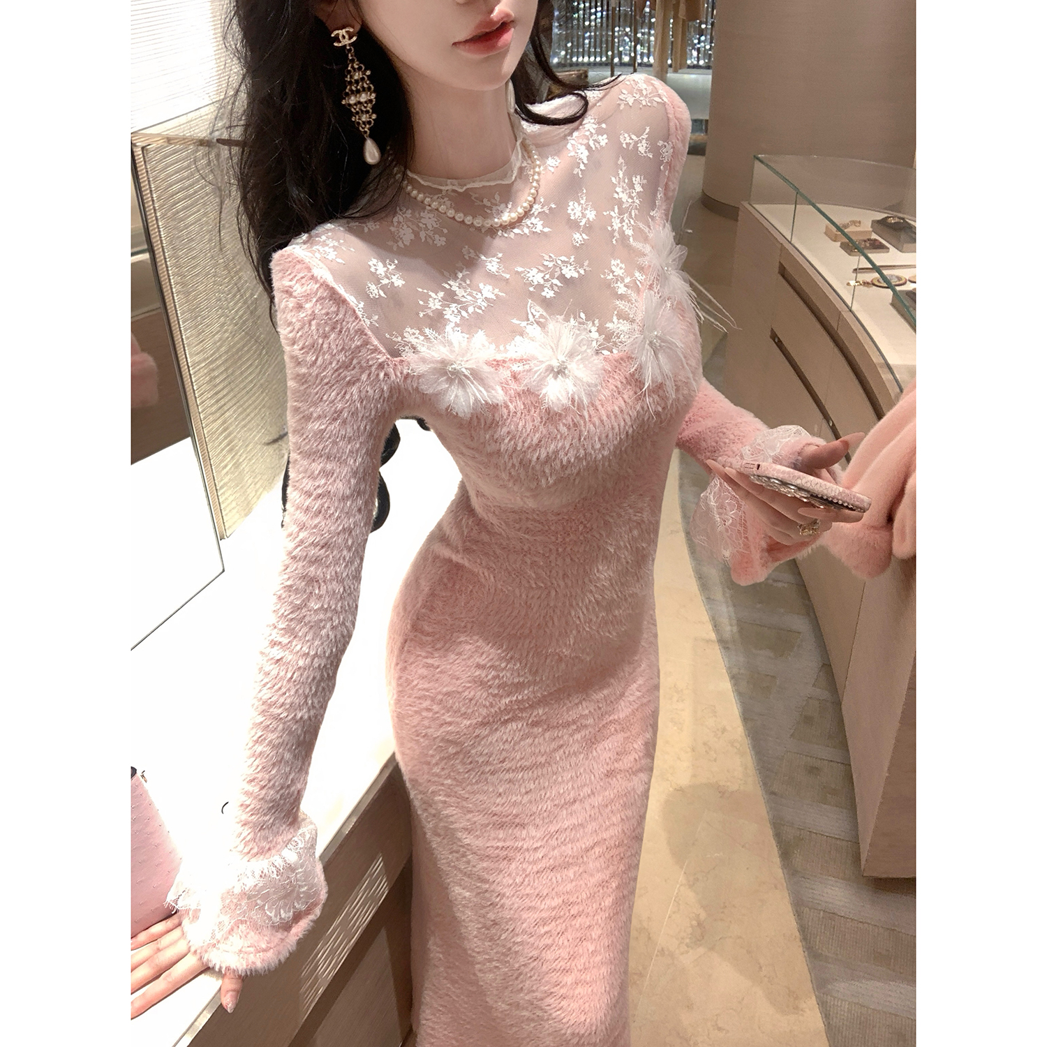 Sun雅乔【温柔乡】秋冬V领长款网纱蕾丝拼接毛绒针织长袖连衣裙子