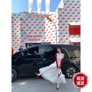 甜美V领露肩刺绣小樱桃白色挂脖连衣长裙 新款 Sun雅乔 夏日蜜果