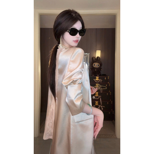 Sun雅乔 春装新款西服高级光泽感缎面后背蕾丝拼接宽松西装外套女