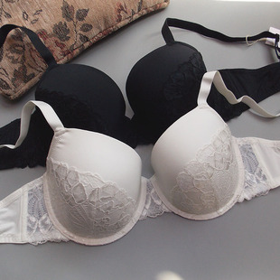 80C90CD基础款型舒适好穿蕾丝装饰罩面薄海绵文胸大码全包